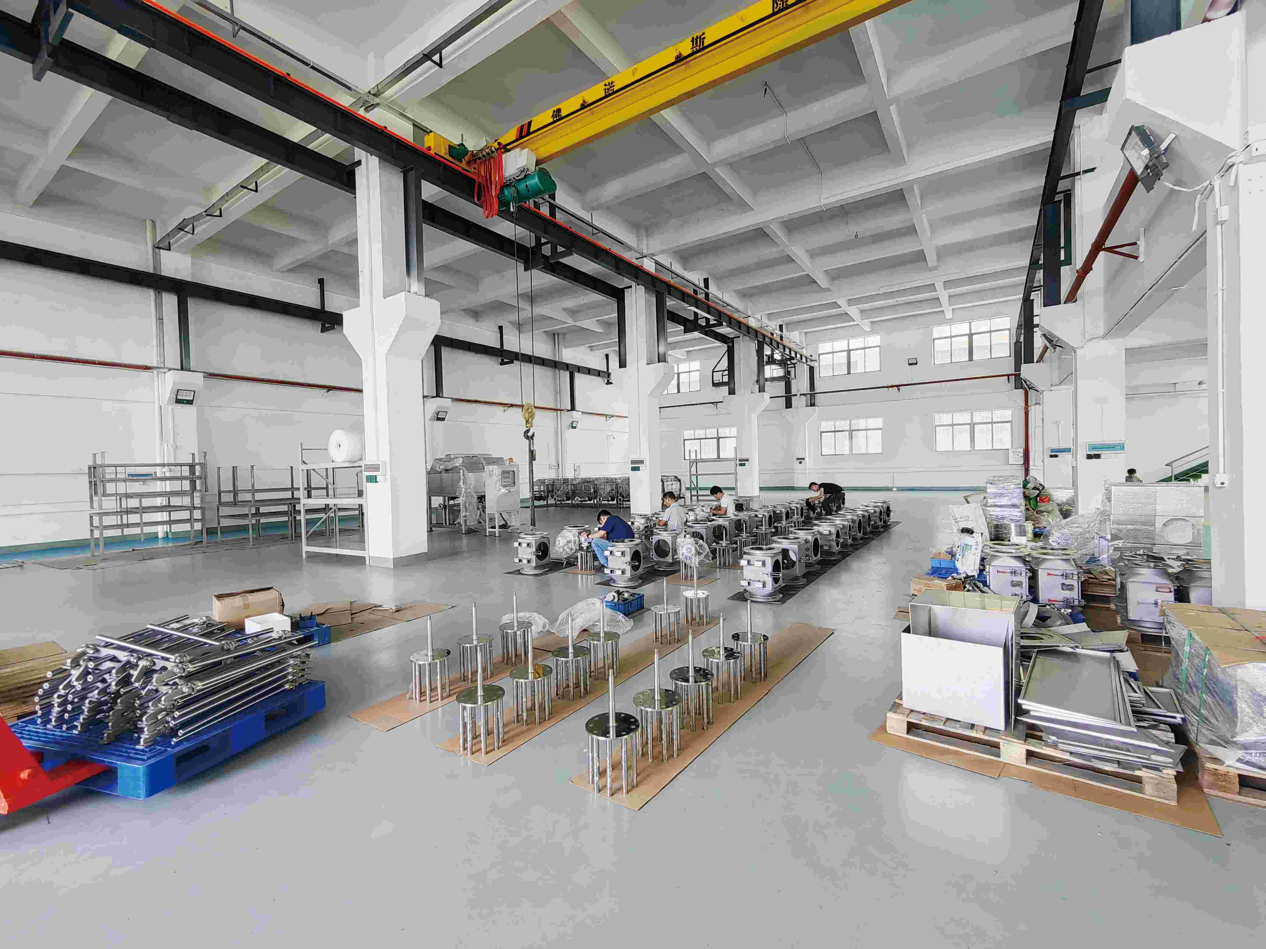 Manuelt vs. automatisk jernfjerningsudstyr: Fordele og forskelle