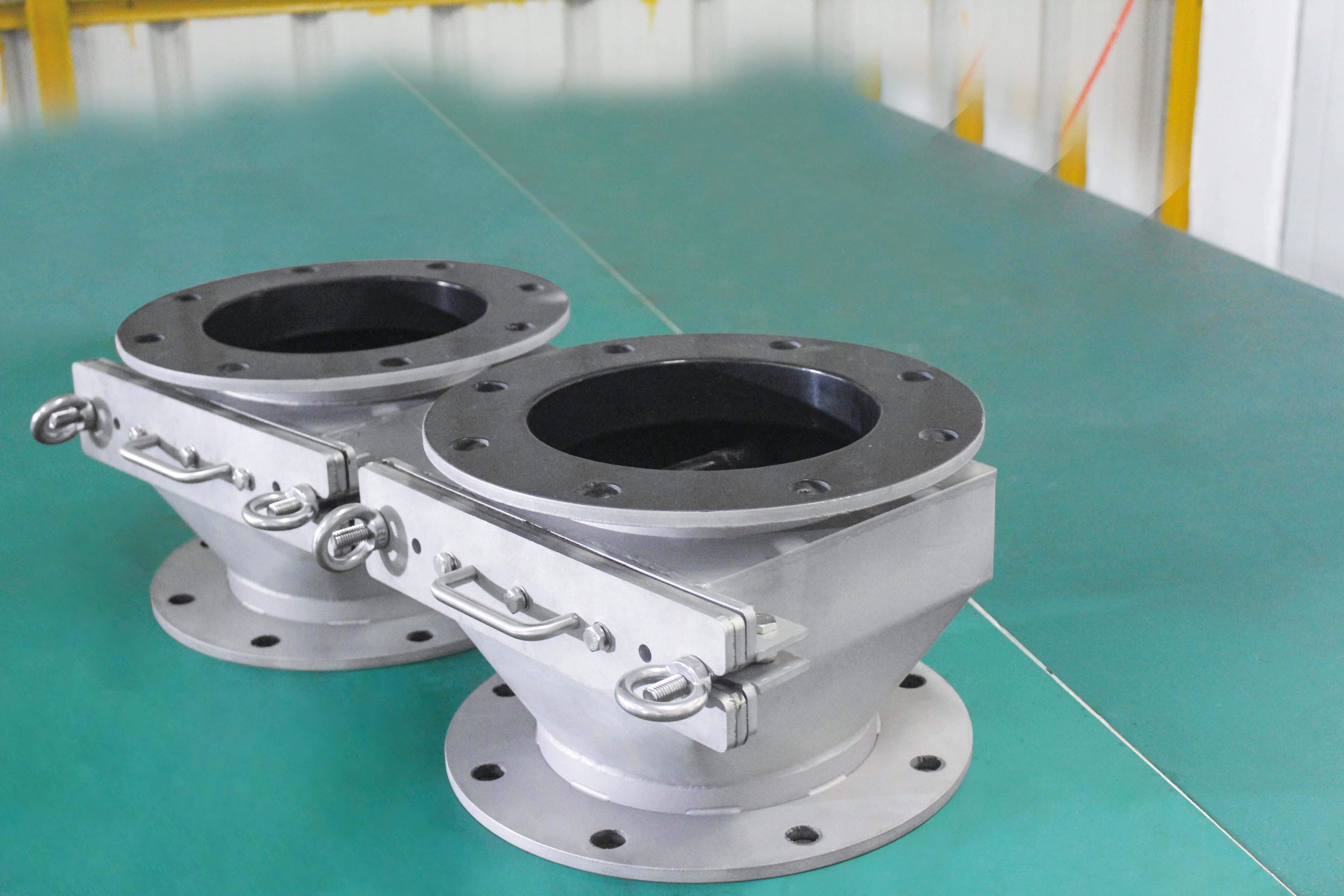 Hvorfor er en manuel jernfjerner af skuffetypen essentiel i produktionen af ​​chilipulver?